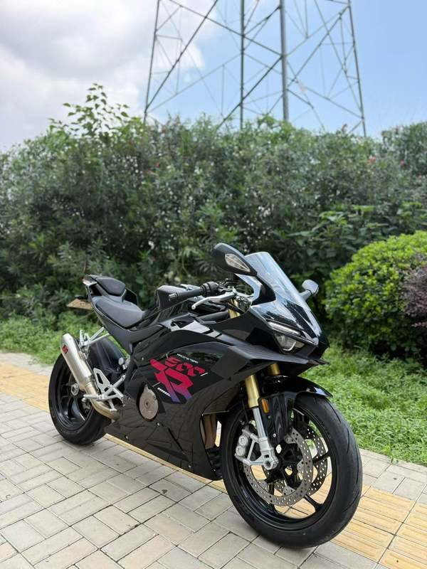 张雪机车 500RR