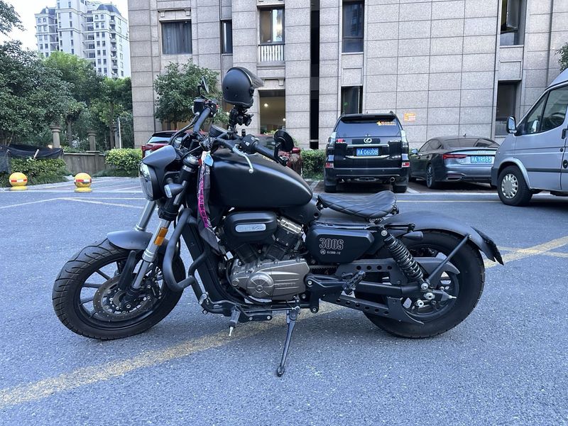 QJMOTOR 闪300S