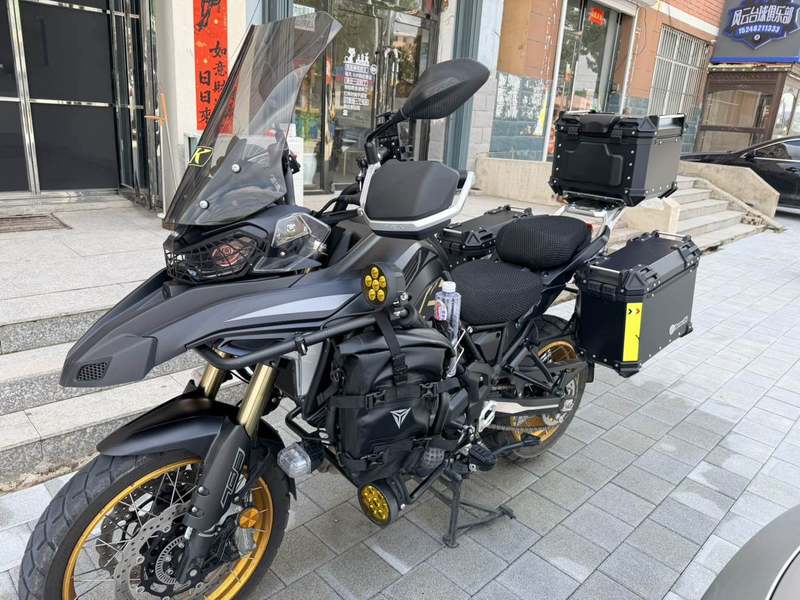 贝纳利 TRK702