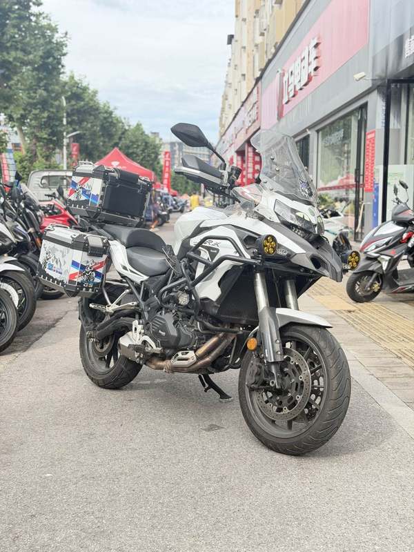 贝纳利 金鹏 TRK502