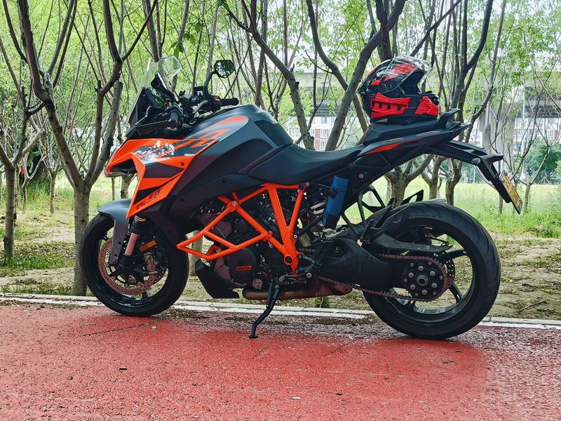 KTMR2R 1290 Super Duke GT
