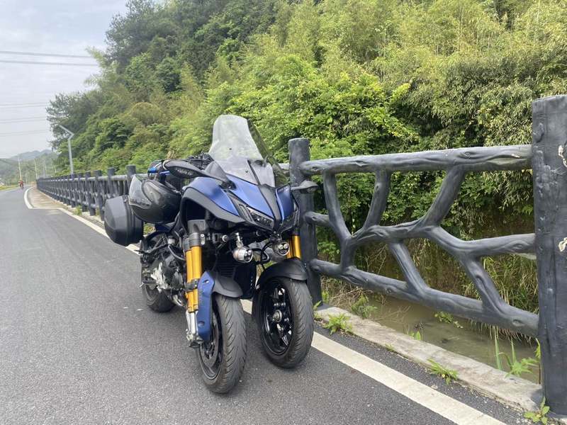 雅马哈 Niken GT
