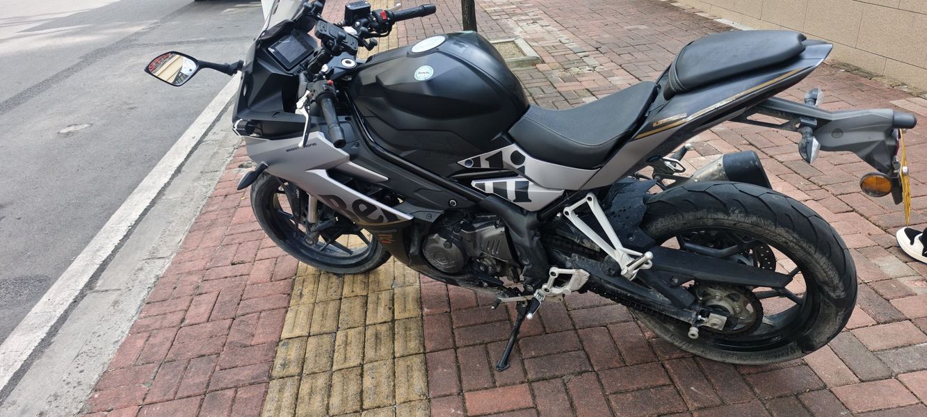 贝纳利 龙卷风 Tornado 252R