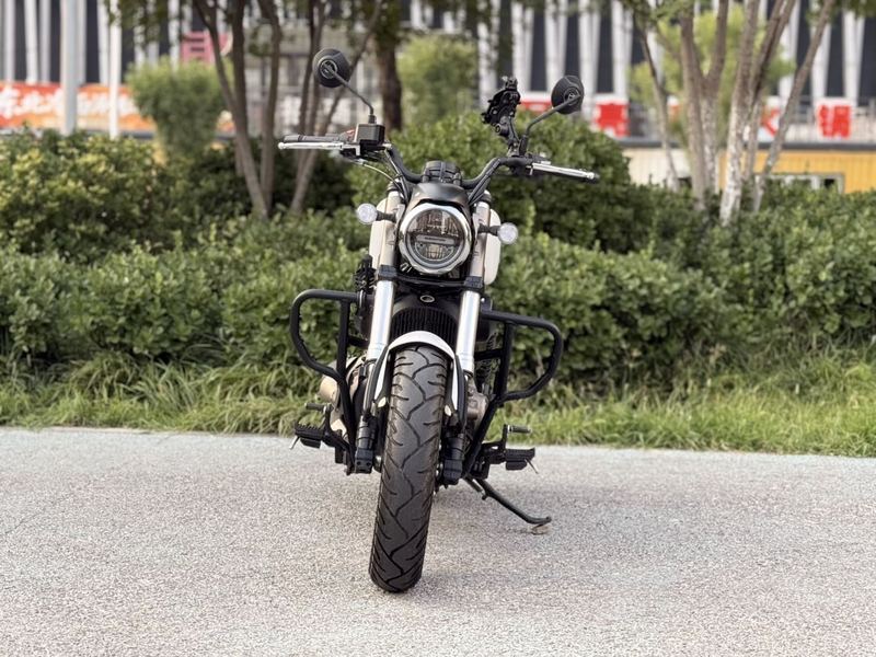 QJMOTOR 闪300S