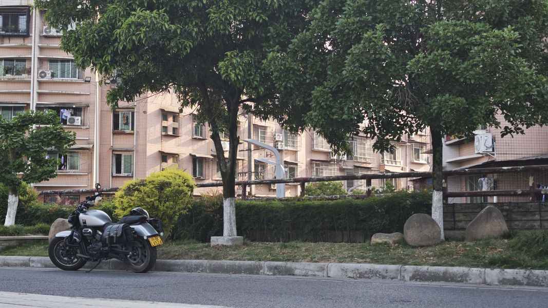 QJMOTOR 闪250