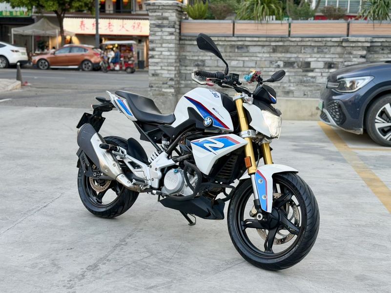 宝马 G 310 R