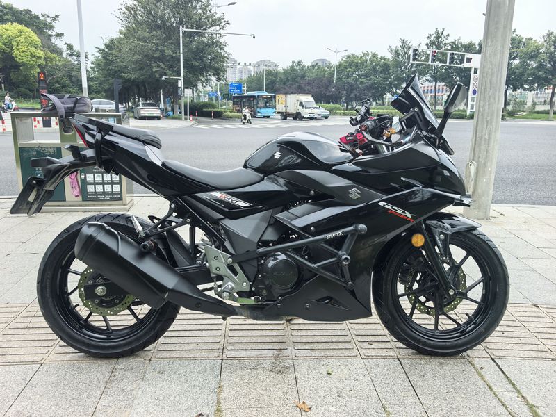 豪爵铃木 GSX250R