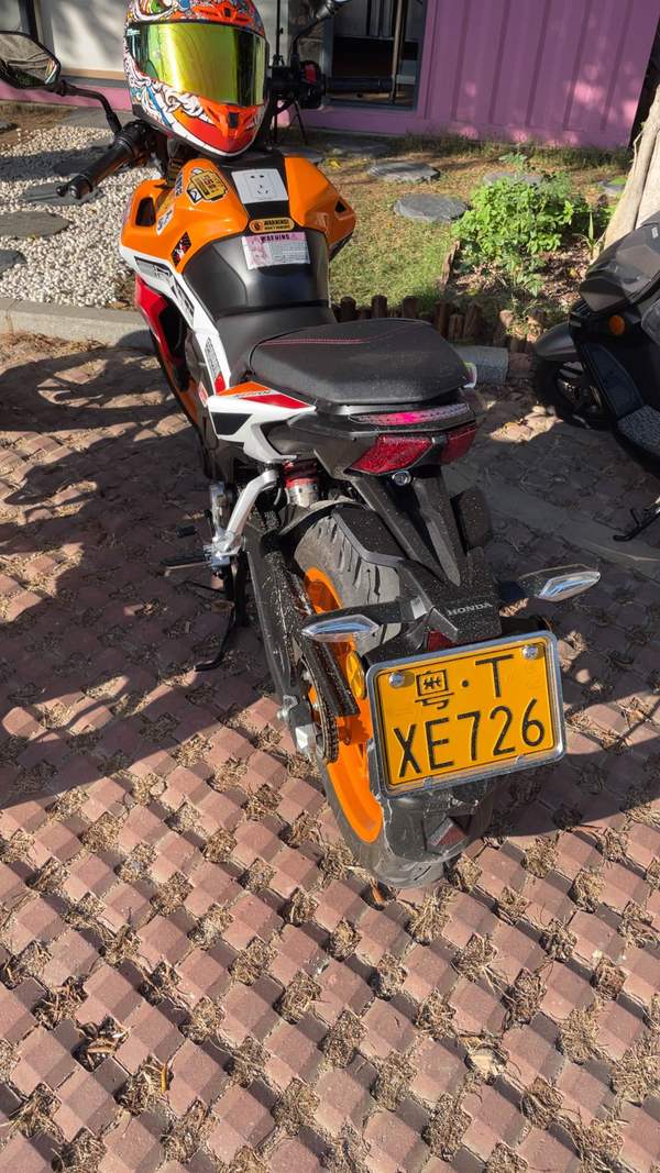 五羊本田 CB190R 暴锋眼