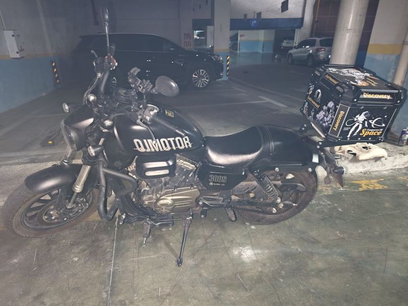 QJMOTOR 闪300S