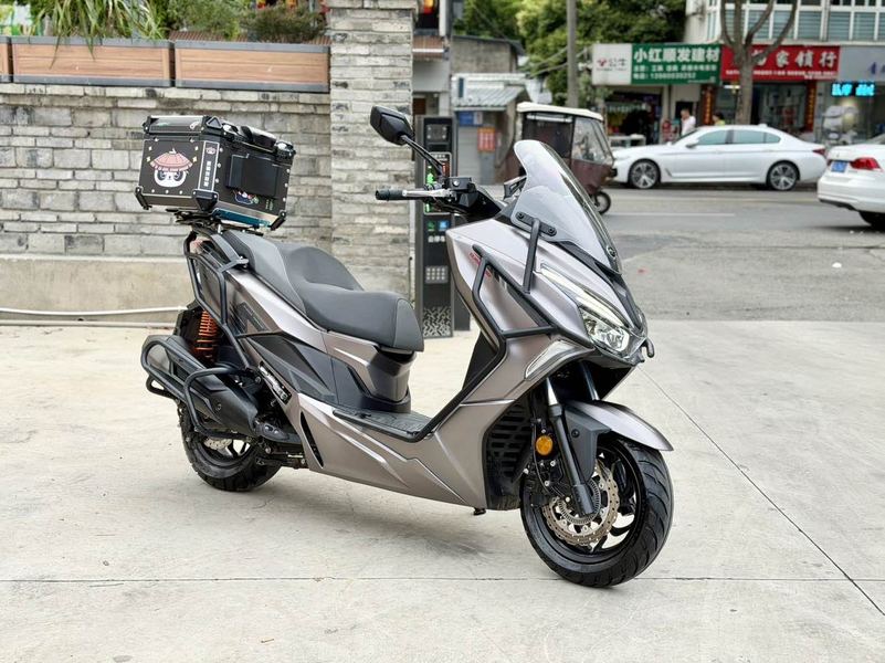 QJMOTOR 鸿250