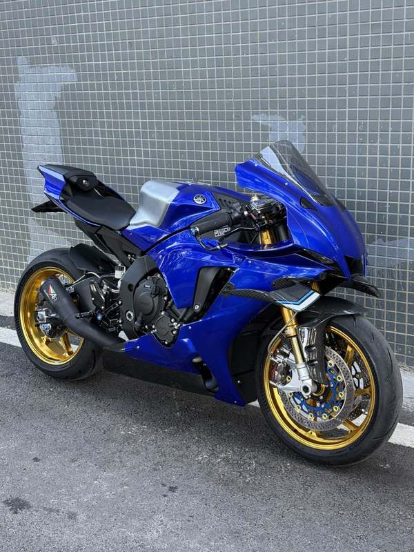 雅马哈 YZF-R1
