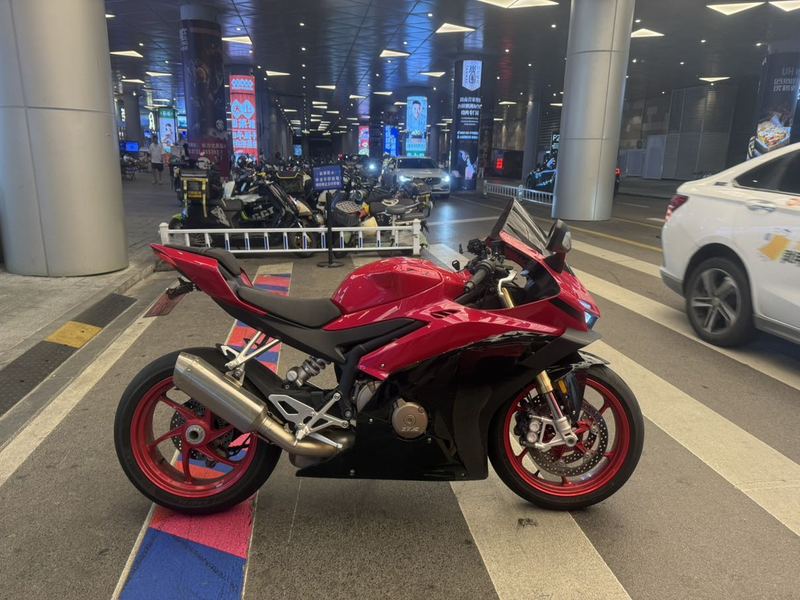 张雪机车 500RR