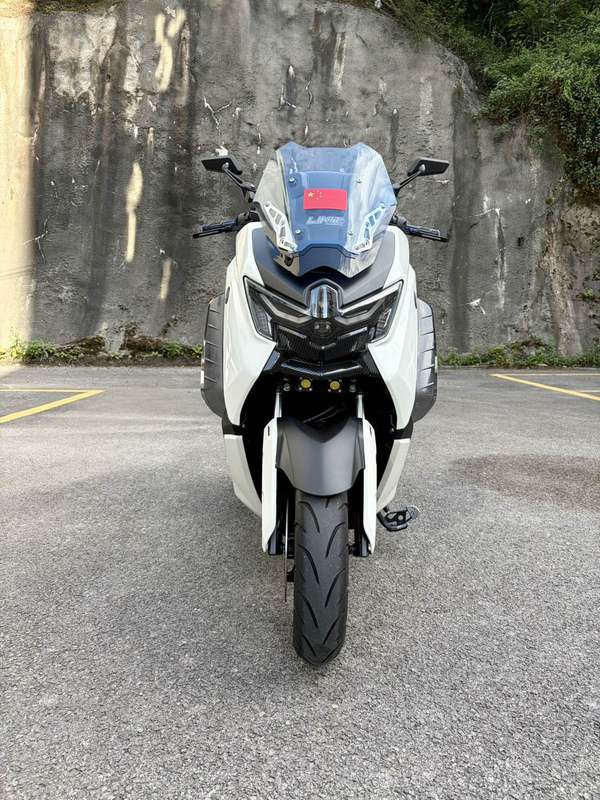 雅马哈 NMAX