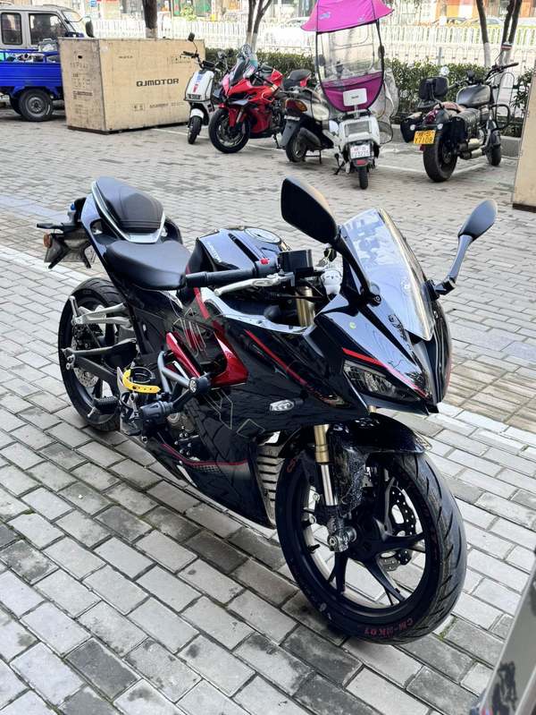 QJMOTOR 赛150