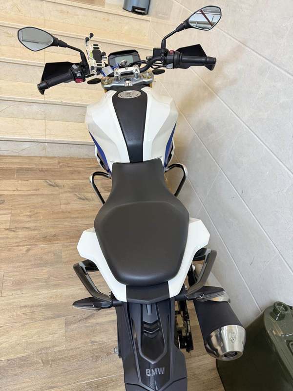 宝马 G 310 R