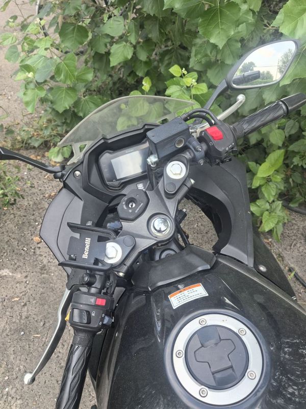 豪爵铃木 GSX250R