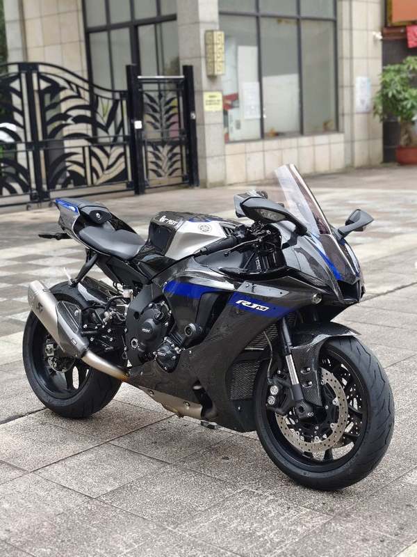 雅马哈 YZF-R1