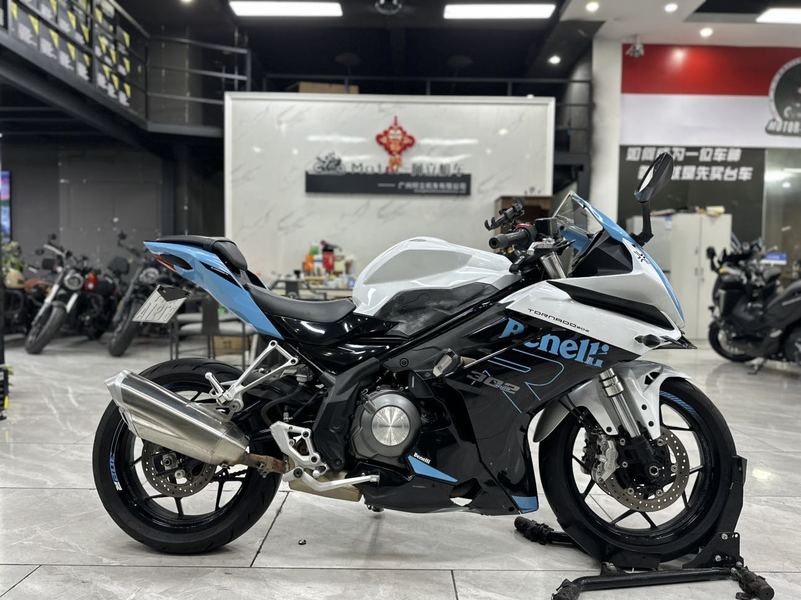 贝纳利 龙卷风 Tornado 302R