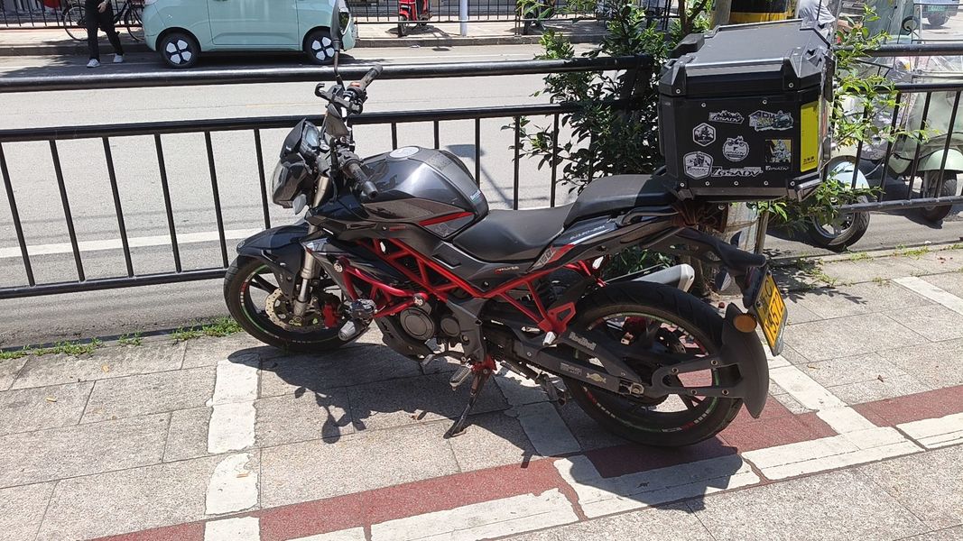 贝纳利 红宝龙 TNT 150i