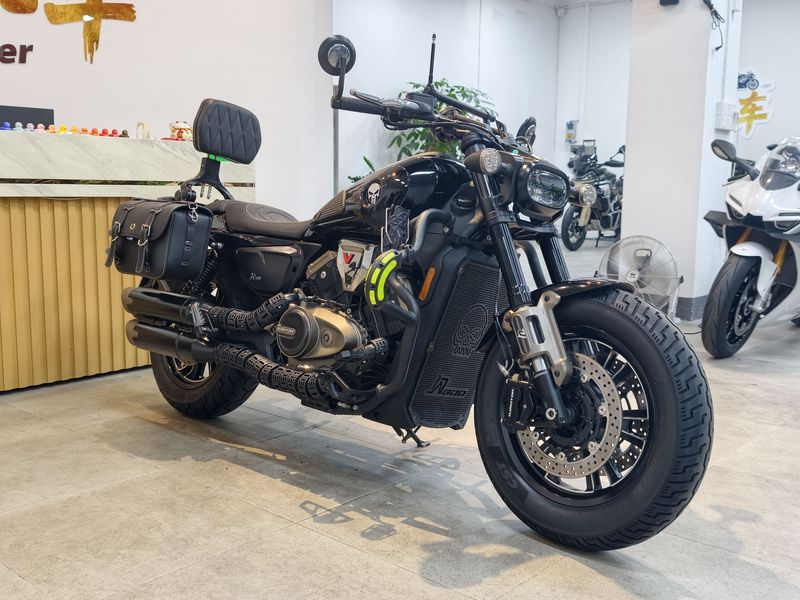 QJMOTOR 闪600