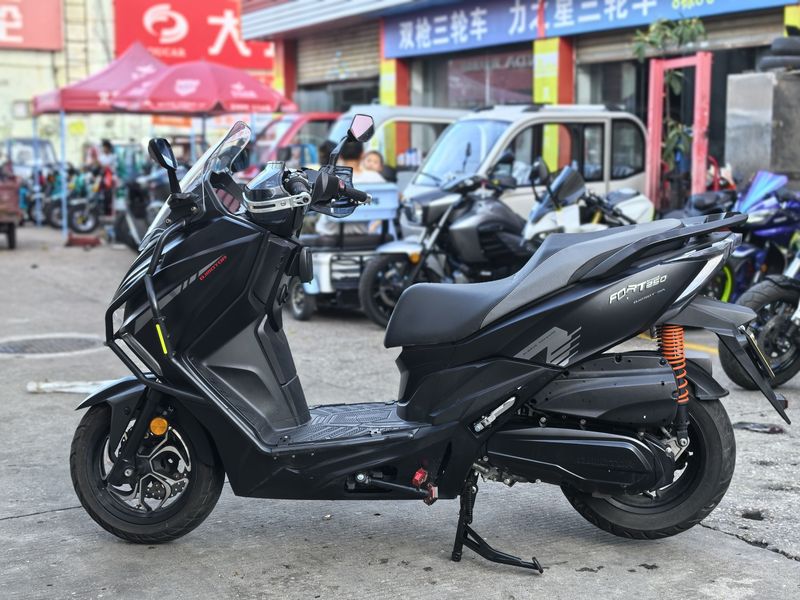 QJMOTOR 鸿250