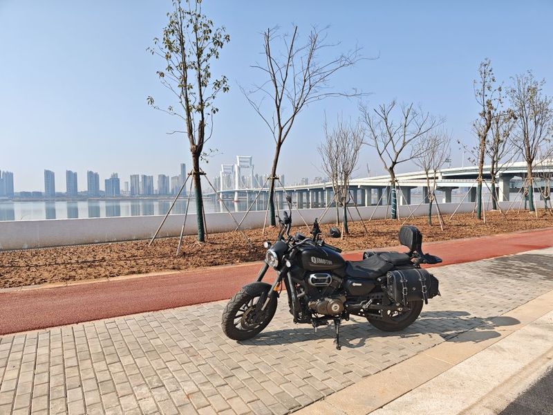 QJMOTOR 闪250