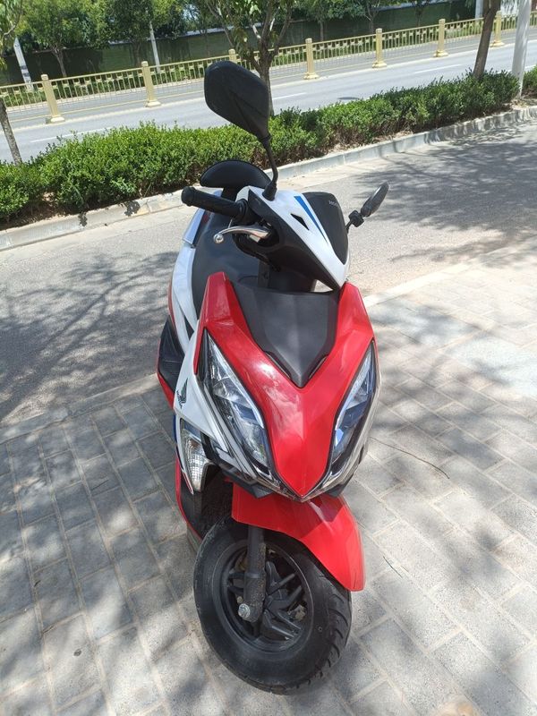 新大洲本田 裂行 RX125Fi