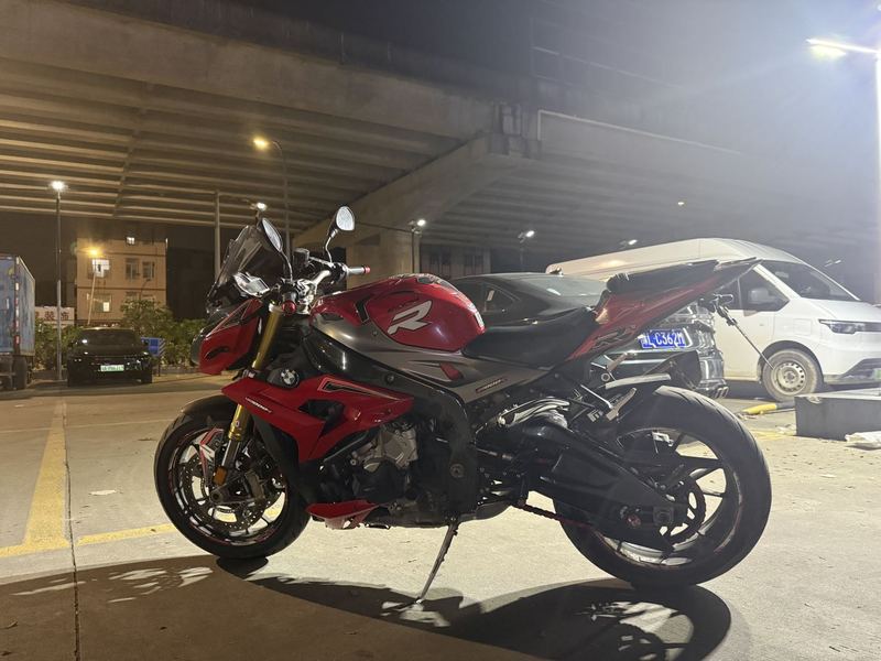 宝马 S 1000 R