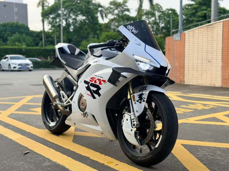 张雪机车 500RR