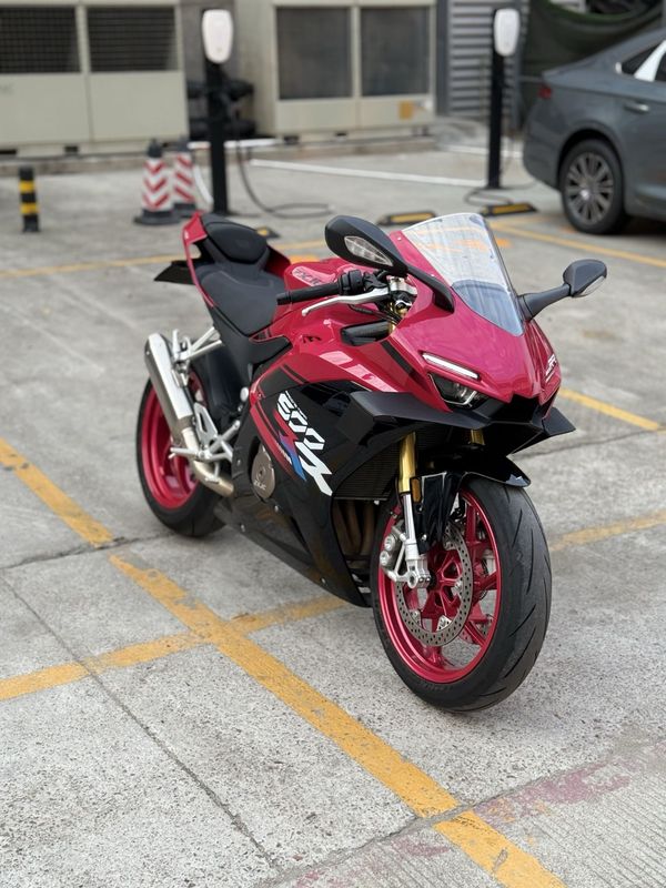 张雪机车 500RR