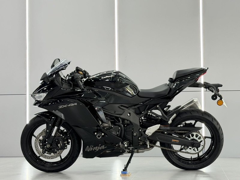 川崎 ZX-4R