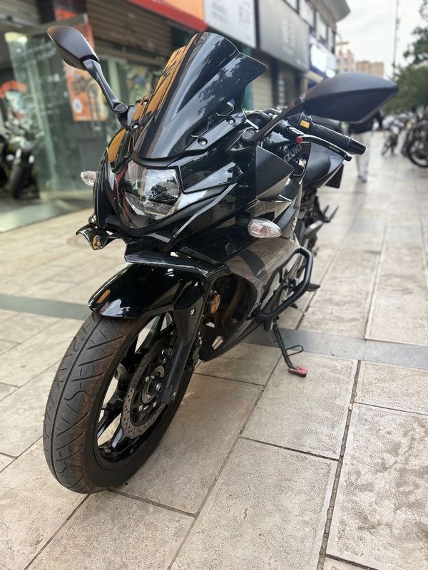 豪爵铃木 GSX250R