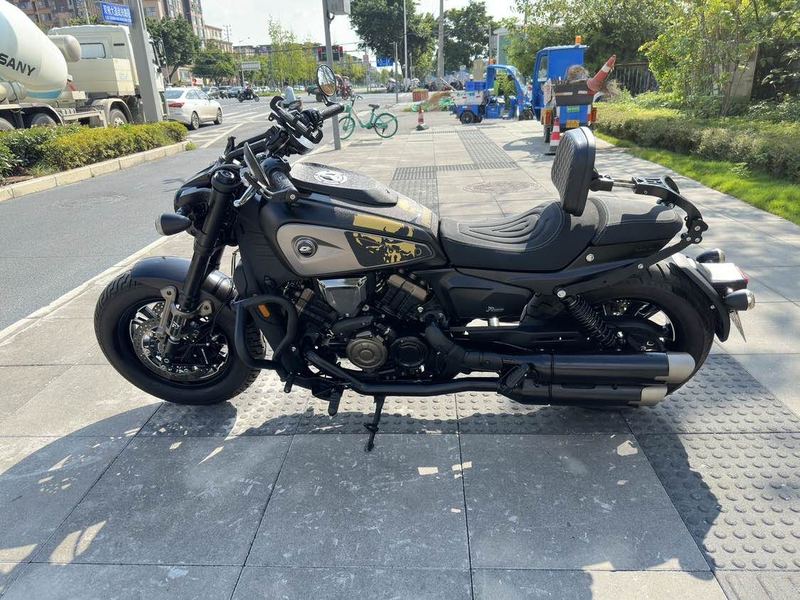 QJMOTOR 闪600