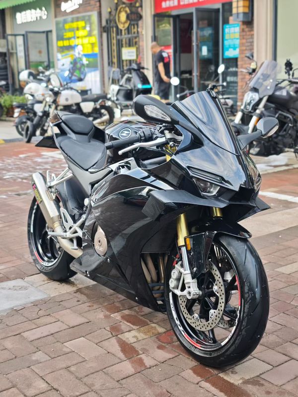 张雪机车 500RR