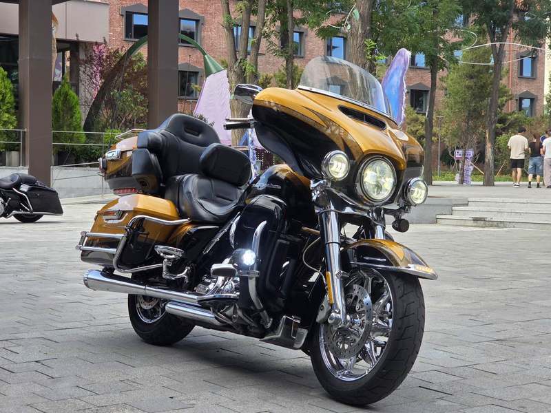 哈雷戴维森 至尊滑翔Cvo Ultra Classic Electra Glide