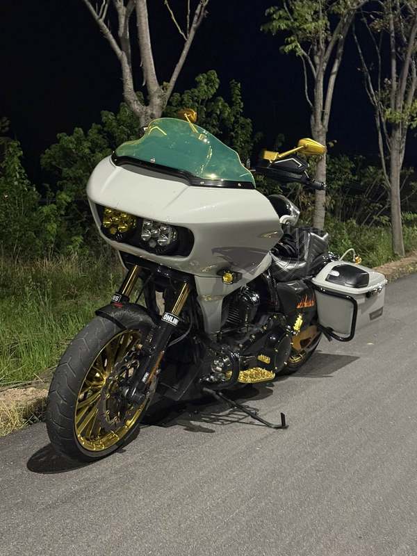 哈雷戴维森 公路滑翔 Road Glide