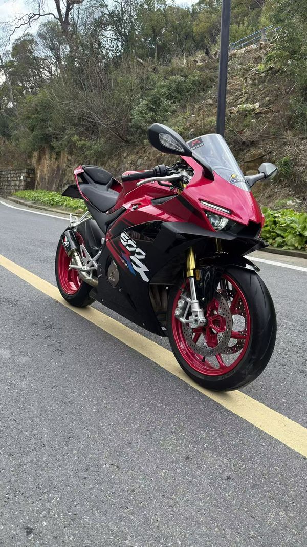 张雪机车 500RR
