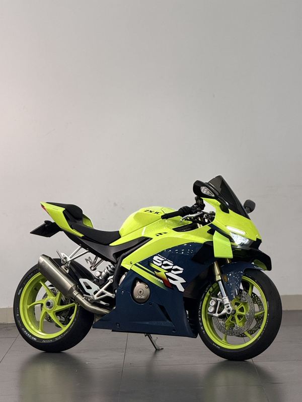张雪机车 500RR