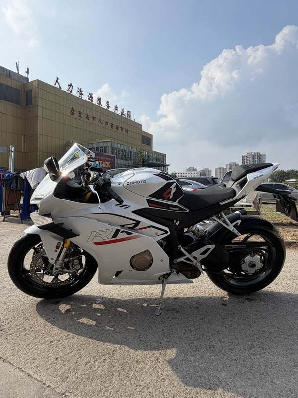 张雪机车 500RR