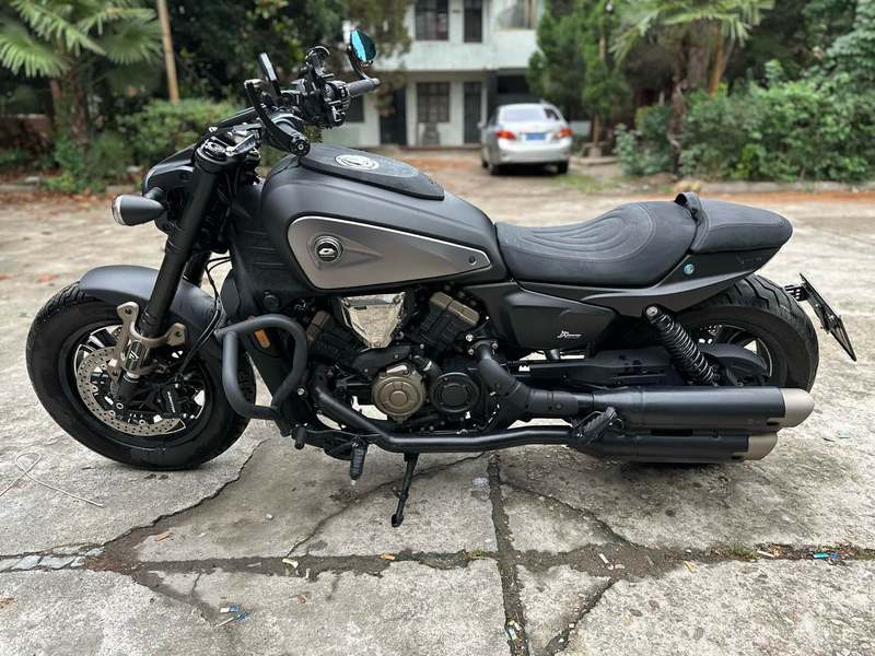 QJMOTOR 闪600