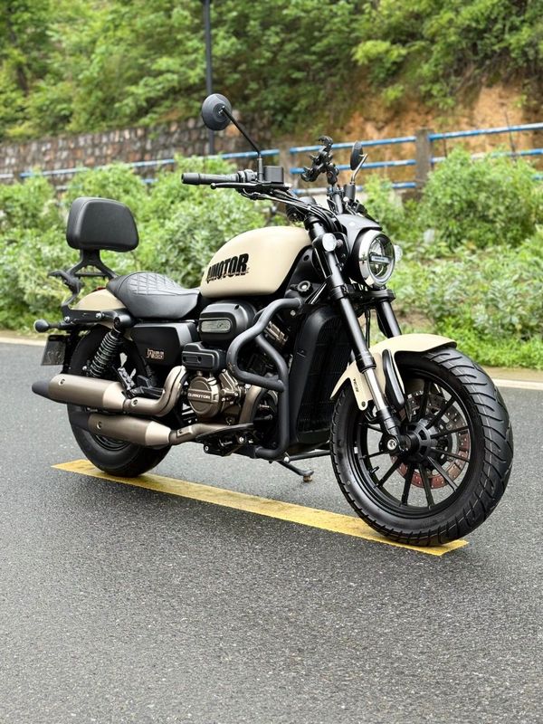 QJMOTOR 闪300S