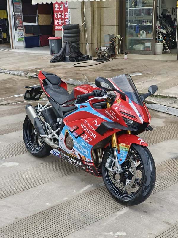 张雪机车 500RR