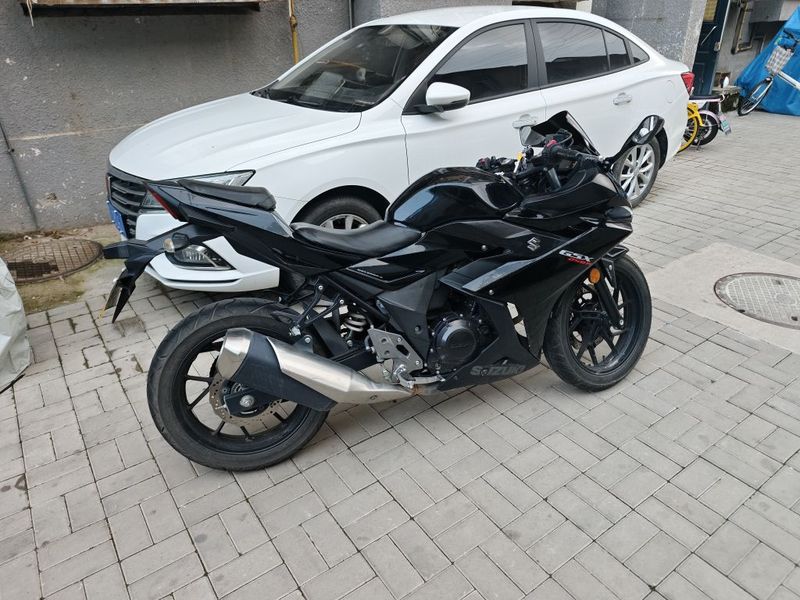 豪爵铃木 GSX250R
