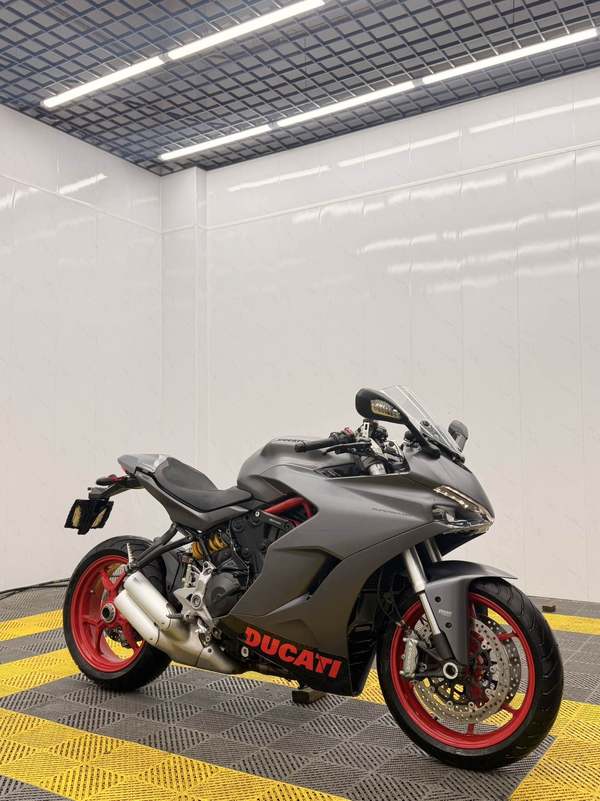 杜卡迪 SuperSport