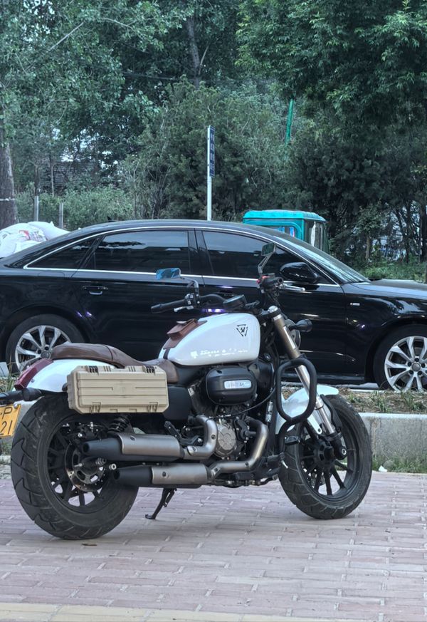 QJMOTOR 闪300S