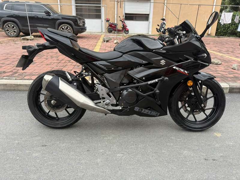 豪爵铃木 GSX250R