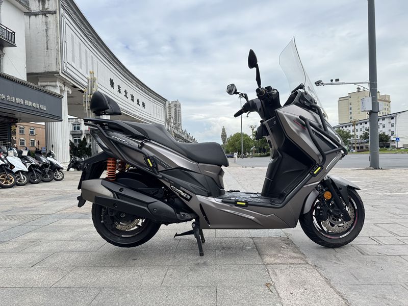 QJMOTOR 鸿250
