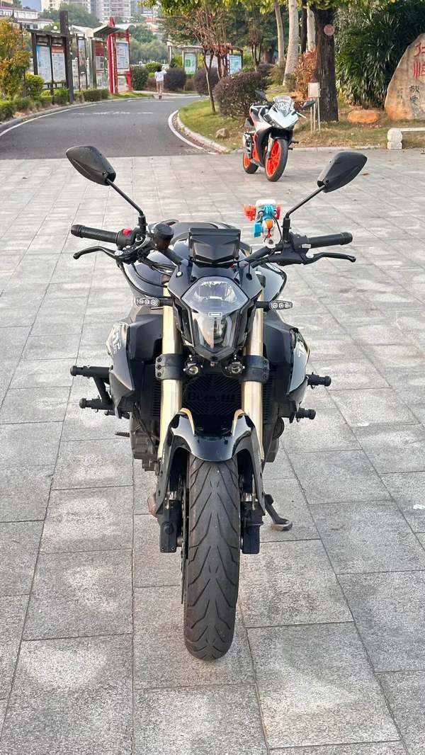 贝纳利 TNT600i