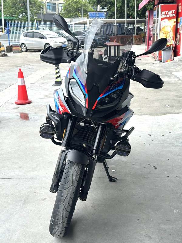 宝马 F 900 XR