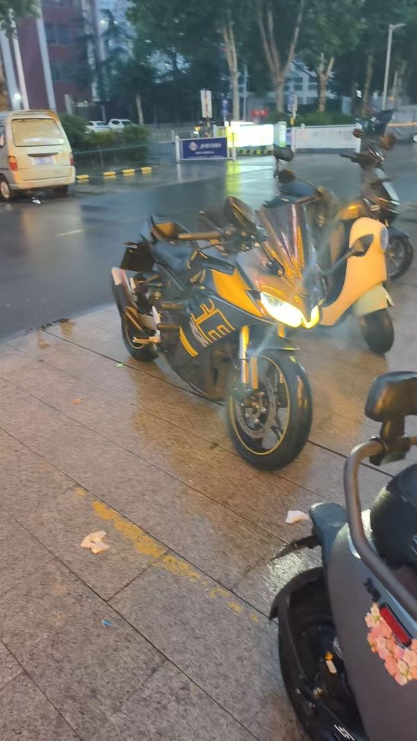 无极 250RR